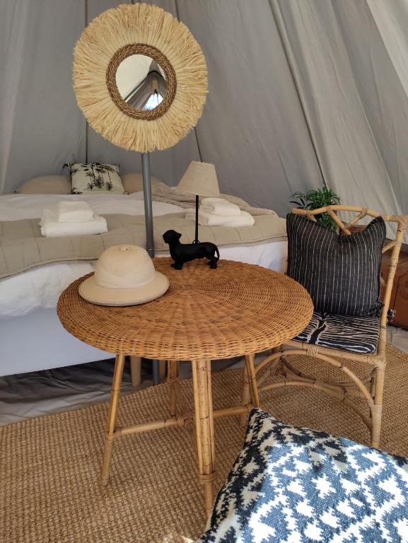 Postel nebo postele na pokoji v ubytování Luxury Tent with Restroom and shower, close to the Beach