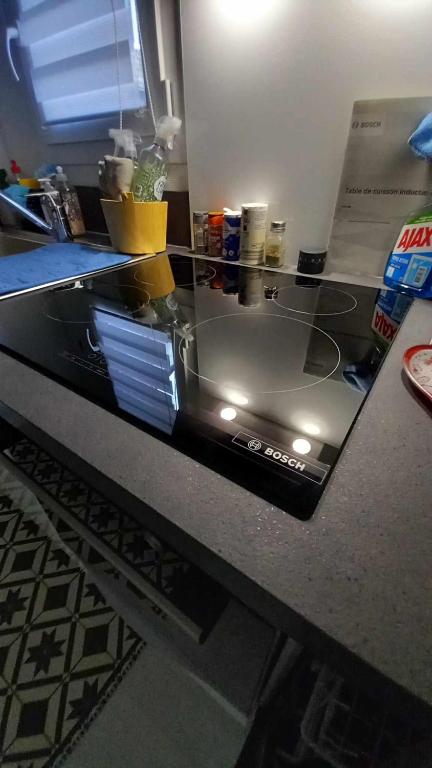 a kitchen counter with a glass counter top at Le Bellevue in Givet