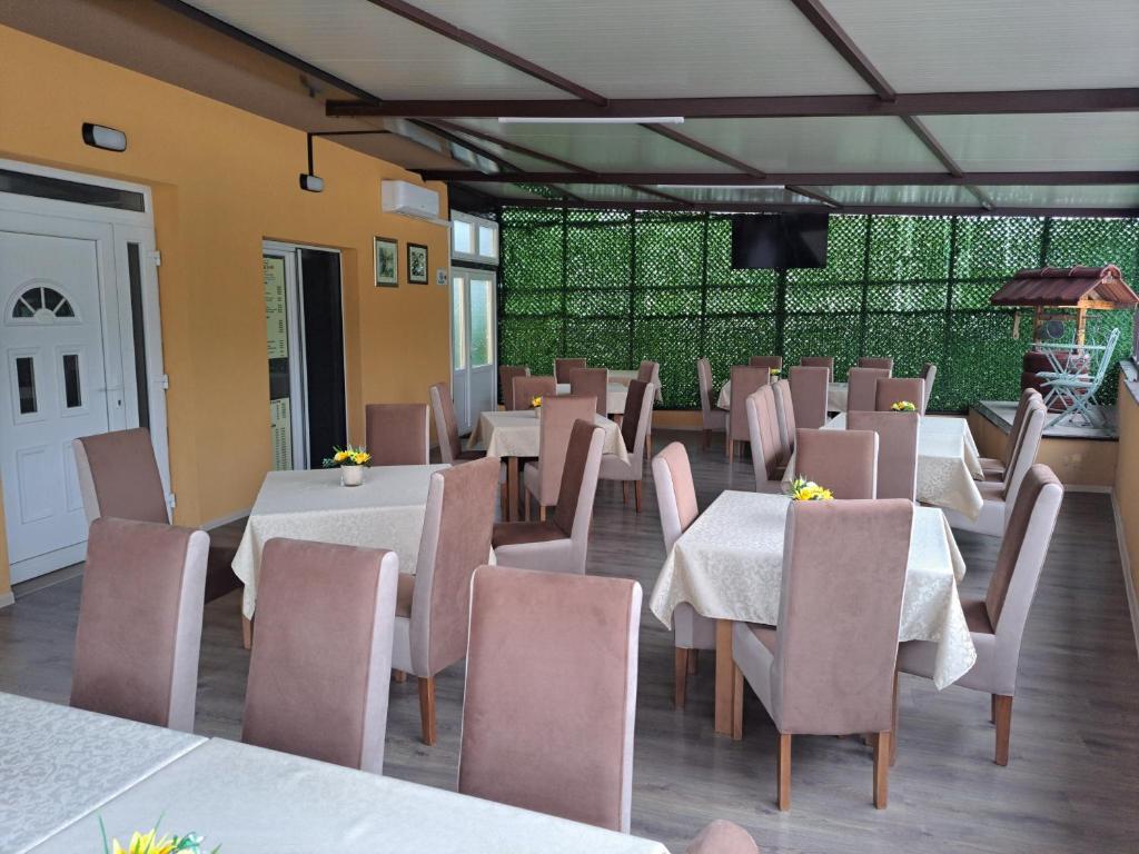 Restaurace v ubytování Prenociste jezerske zvezde