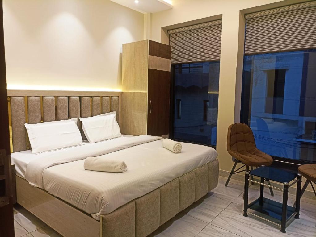 a bedroom with a bed and a desk and a chair at Hotel G-2 in Jalandhar