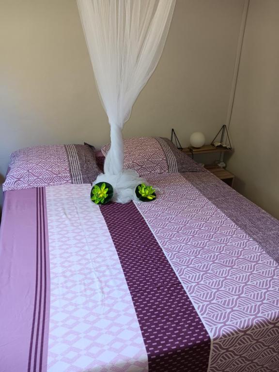 Postel nebo postele na pokoji v ubytování Sous le manguier