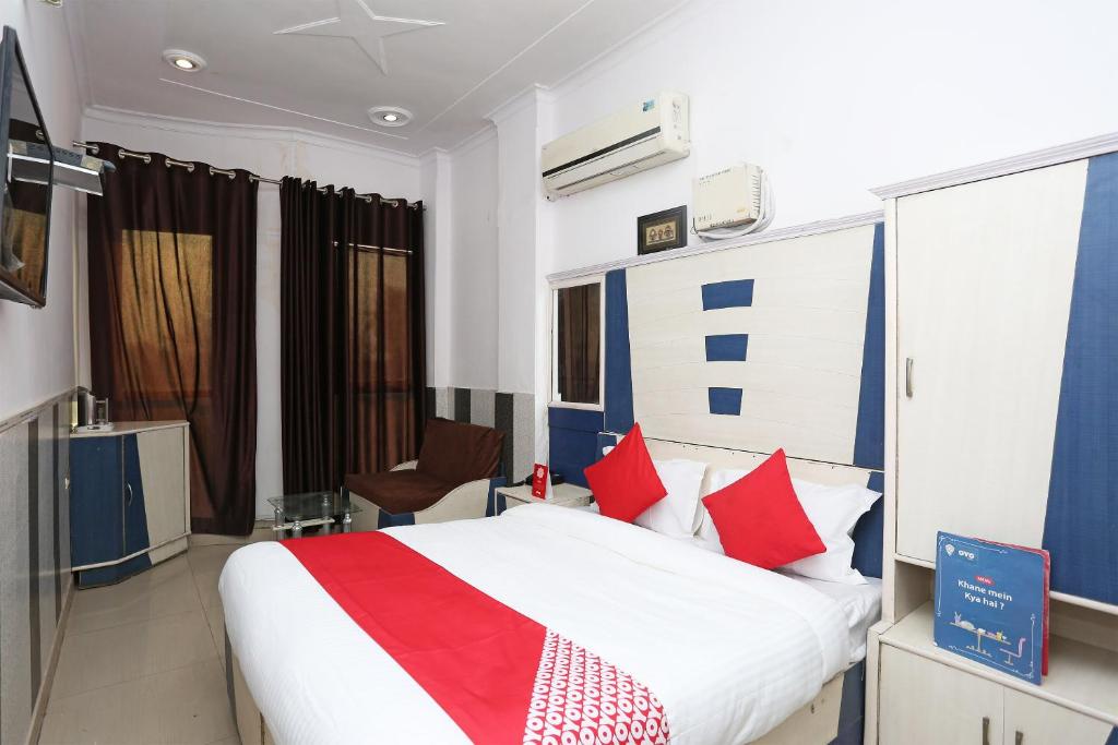Ένα ή περισσότερα κρεβάτια σε δωμάτιο στο OYO Hotel Dev