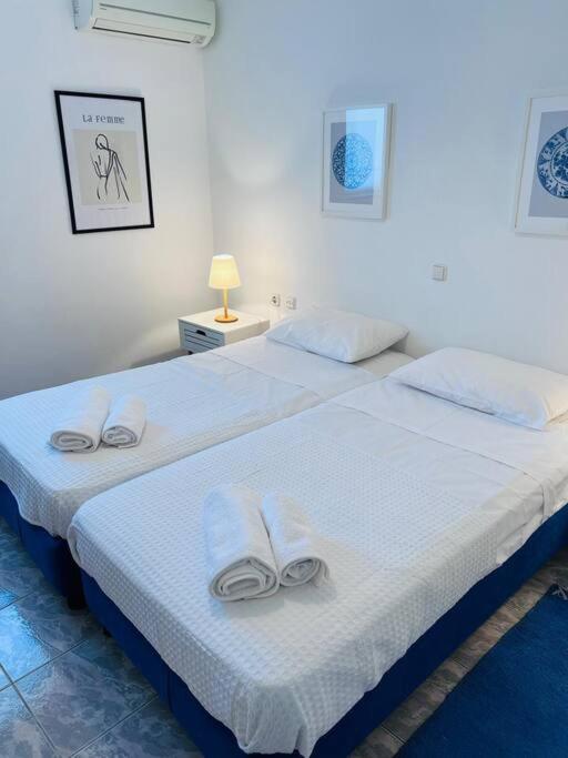 Postel nebo postele na pokoji v ubytování Akrata apartment