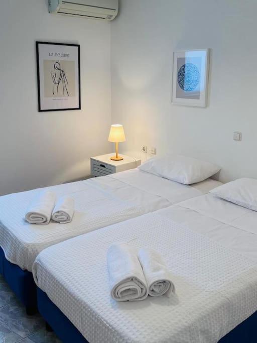 Postel nebo postele na pokoji v ubytování Akrata apartment