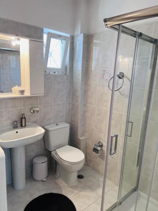 Koupelna v ubytování Akrata apartment