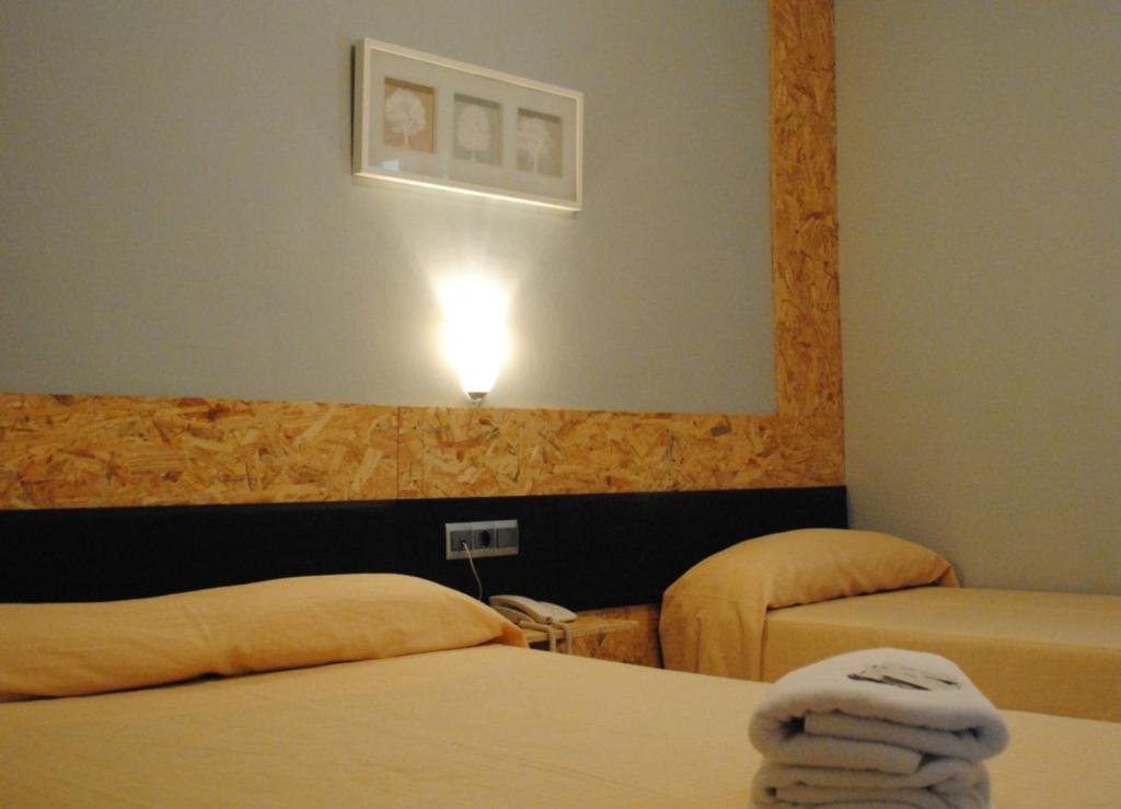 Postel nebo postele na pokoji v ubytování Hotel Sant Jordi