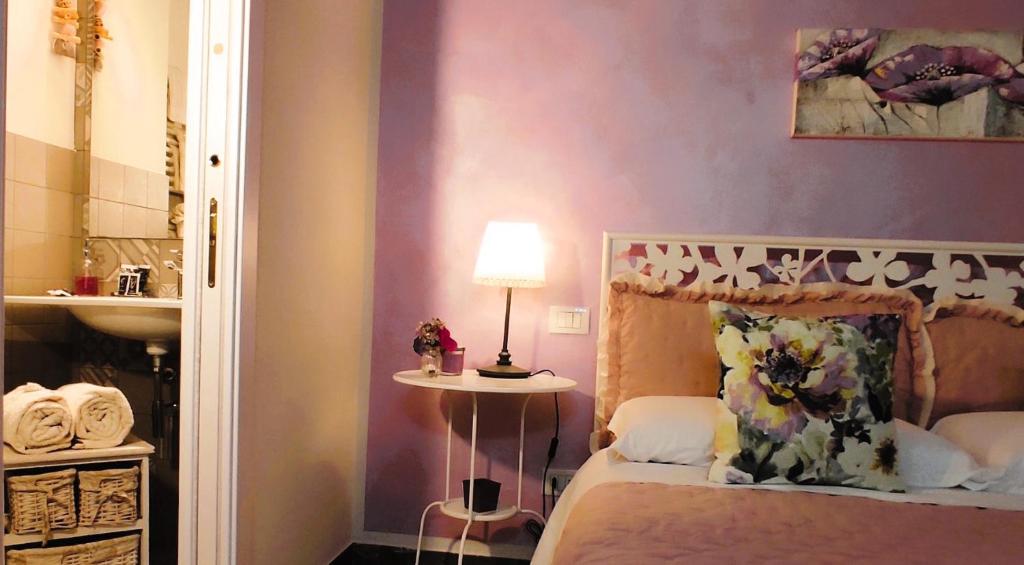 Postel nebo postele na pokoji v ubytování Affittacamere Casa Mac & Rose