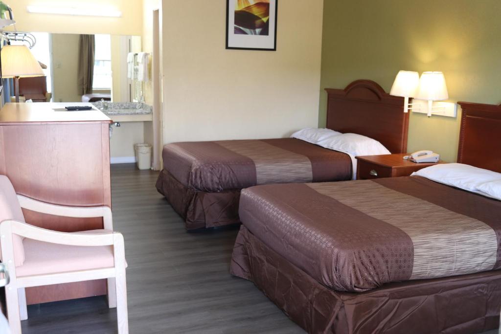 Woodstream Inn - Double Room With Two Double Beds
