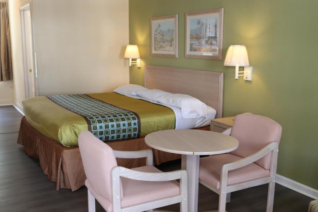 Woodstream Inn - King Room
