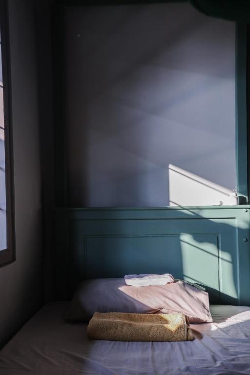 Postel nebo postele na pokoji v ubytování HAWARA CoLiving Midigama