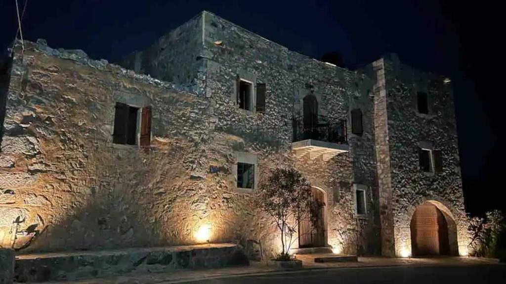 Imagen de la galería de Old Venetian castle villa, en Epáno Kefalás