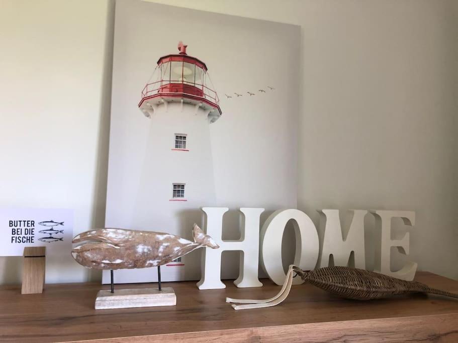 a room with a sign that reads home and a bird on display at Your little home in Hamburg Osdorf in Hamburg