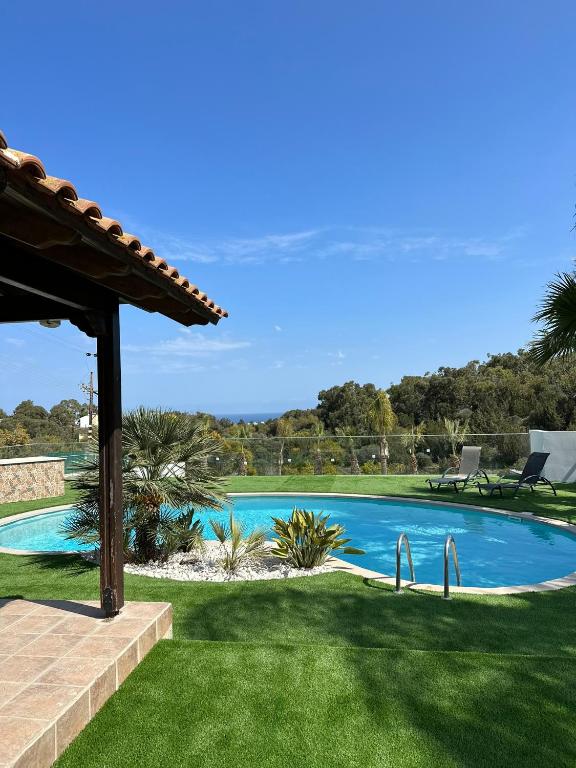 Piscina a Leo's Paradise o a prop