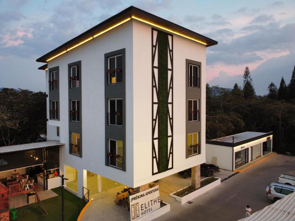 Clădirea în care este situat/ăhotelul