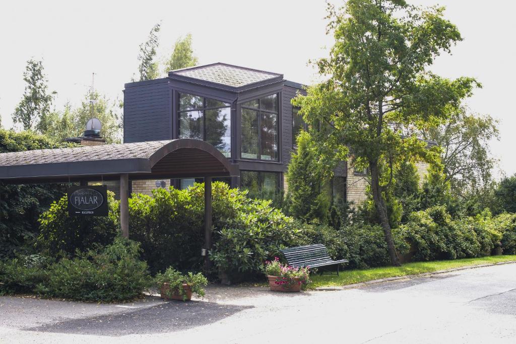 Hotel Fjalar