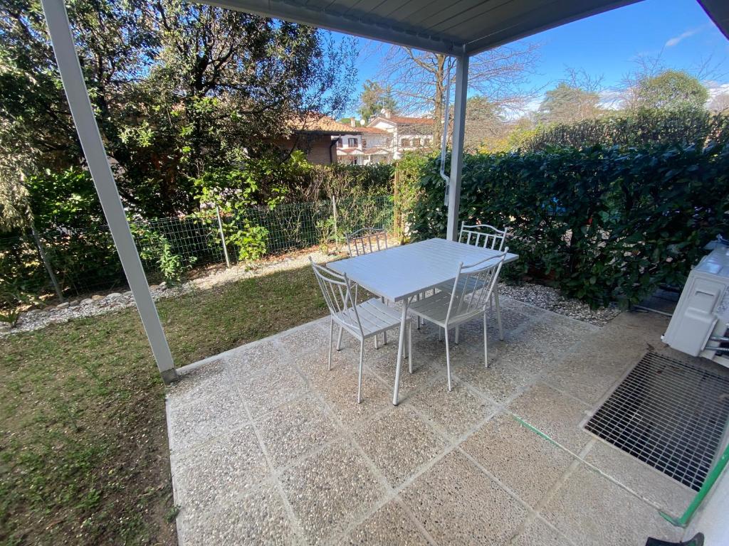 Patio alebo iná vonkajšia časť ubytovania Zen House