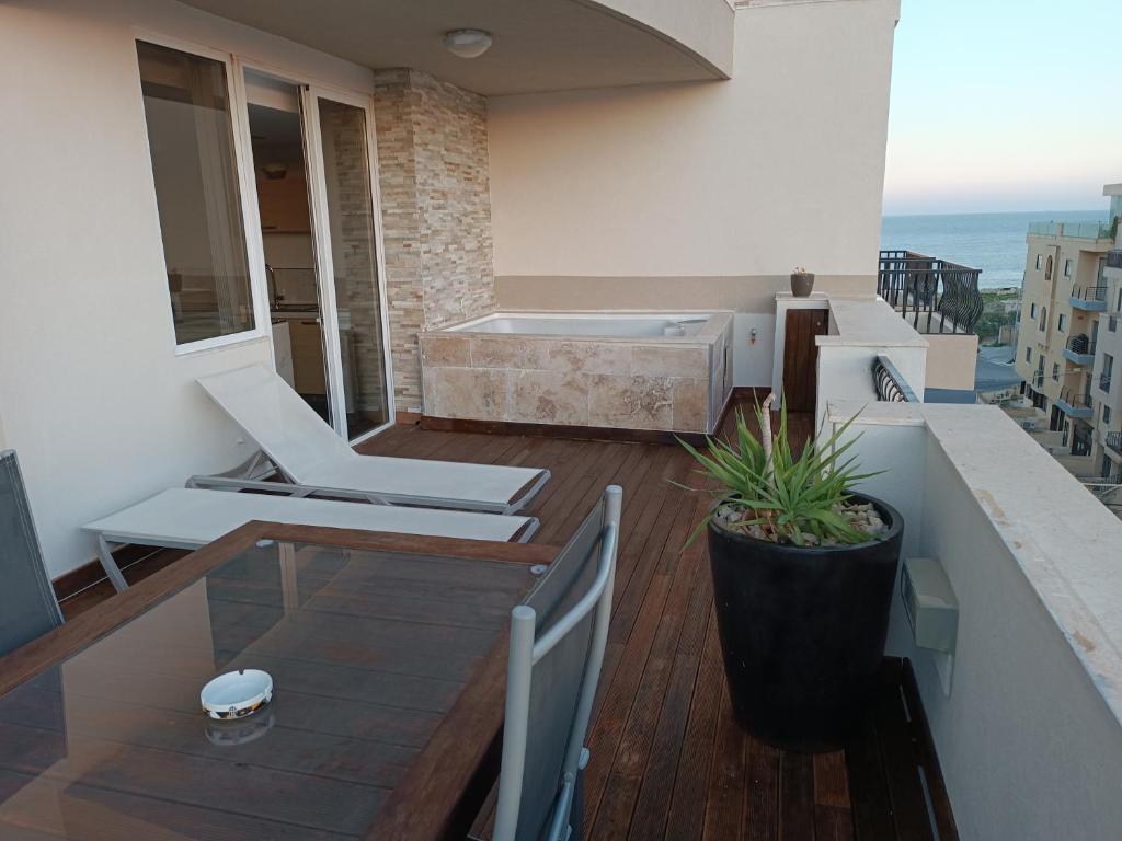 Balkón nebo terasa v ubytování Riviera Penthouse