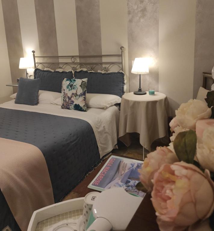 Postel nebo postele na pokoji v ubytování Affittacamere Casa Mac & Rose