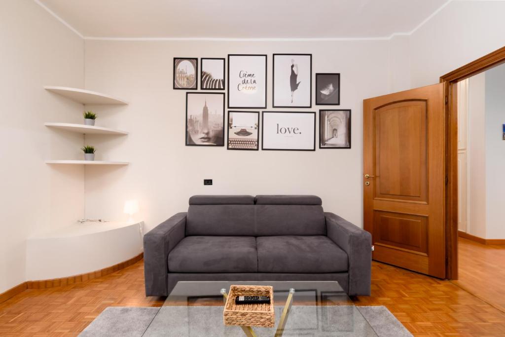 Ruang duduk di Spazioso trilocale 6 posti letto a 10 minuti da Torino con Box Auto Incluso
