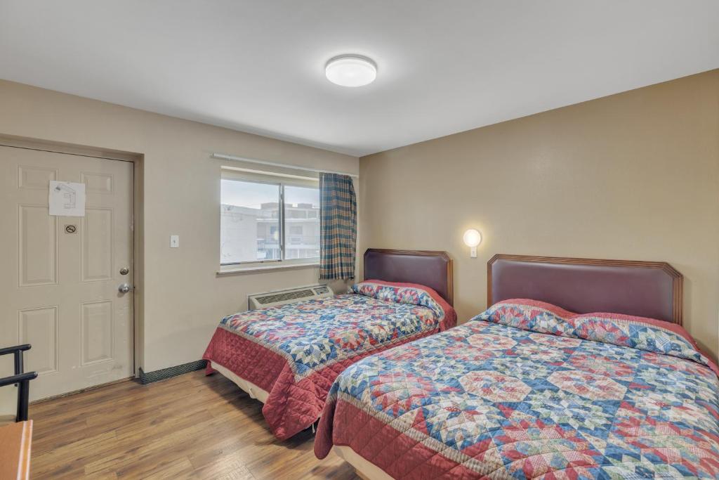 Viking Motel-Detroit - Double Room With Two Double Beds