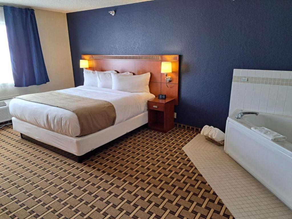 Crossroads Hotel - 特大号床套房 - 带水疗浴缸
