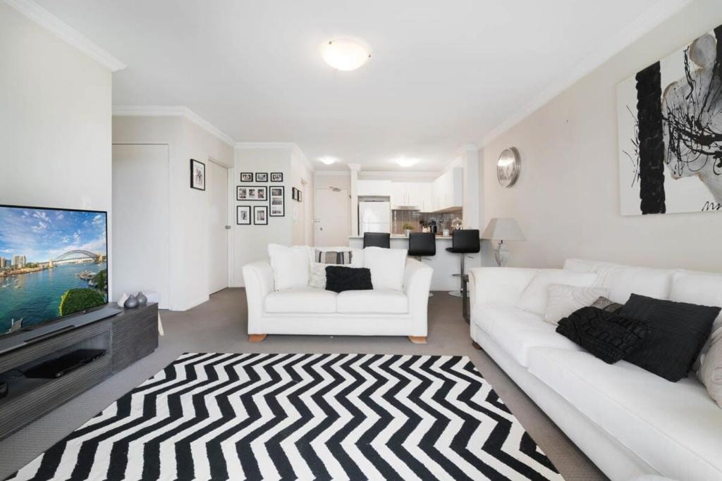 Walk to Coogee Beach Apartment Retreat - Apartment