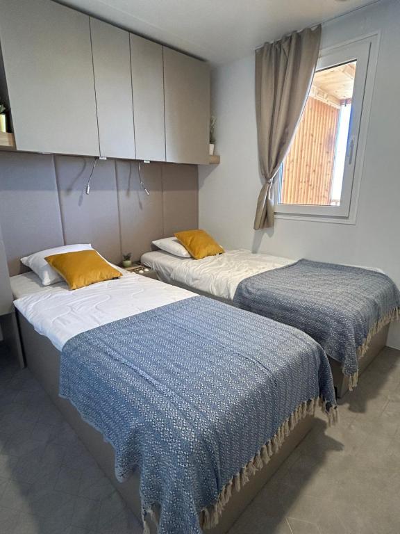 Postel nebo postele na pokoji v ubytování O'LIVE PREMIUM Mobile Home
