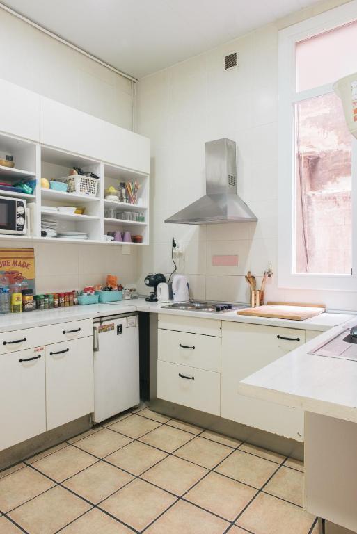 Kuchyňa alebo kuchynka v ubytovaní Soul Backpackers Barcelona