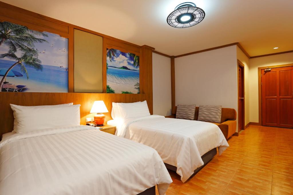 Postel nebo postele na pokoji v ubytování Chabana Resort Bang-tao Beach Phuket- SHA Extra Plus