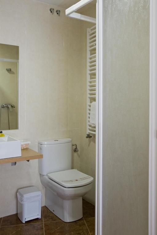 Koupelna v ubytování Amolls Restaurant i Habitacions