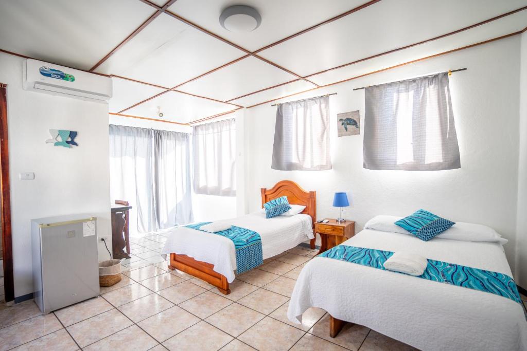 Maidith Galapagos Inn - Pelikano / Deluxe Double With Balcony