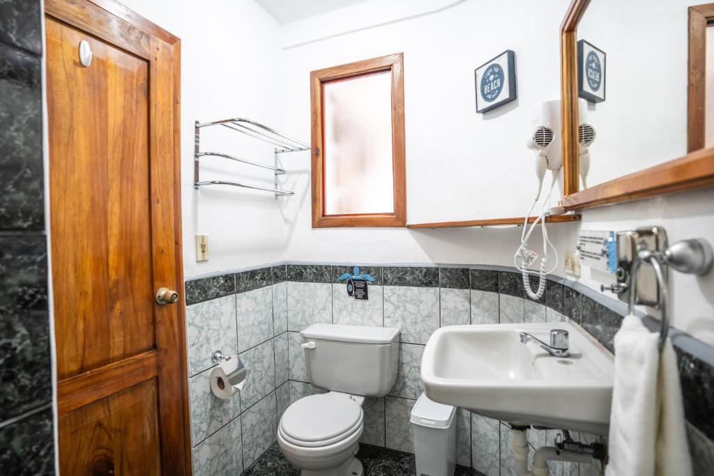 Maidith Galapagos Inn - Cormorant / Deluxe Double Room With Pool View