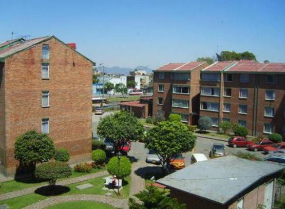 une vue aérienne sur une ville avec des bâtiments dans l'établissement HABITACION APARTAMENTO, à Bogotá