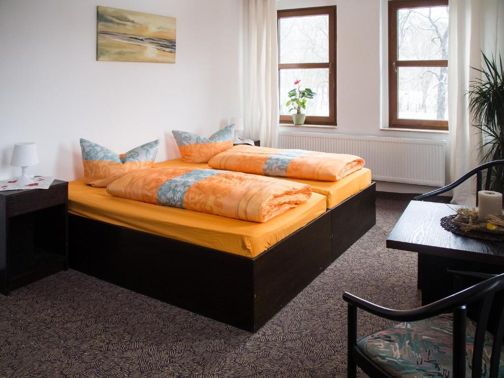 Un pat sau paturi într-o cameră la Sefano Low Budget Hotel