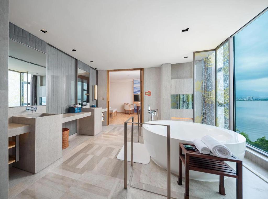 Hotel Indigo Dali Erhai by IHG - 1King Premium 180 Gradi Erhaivw Bagno Di Lusso