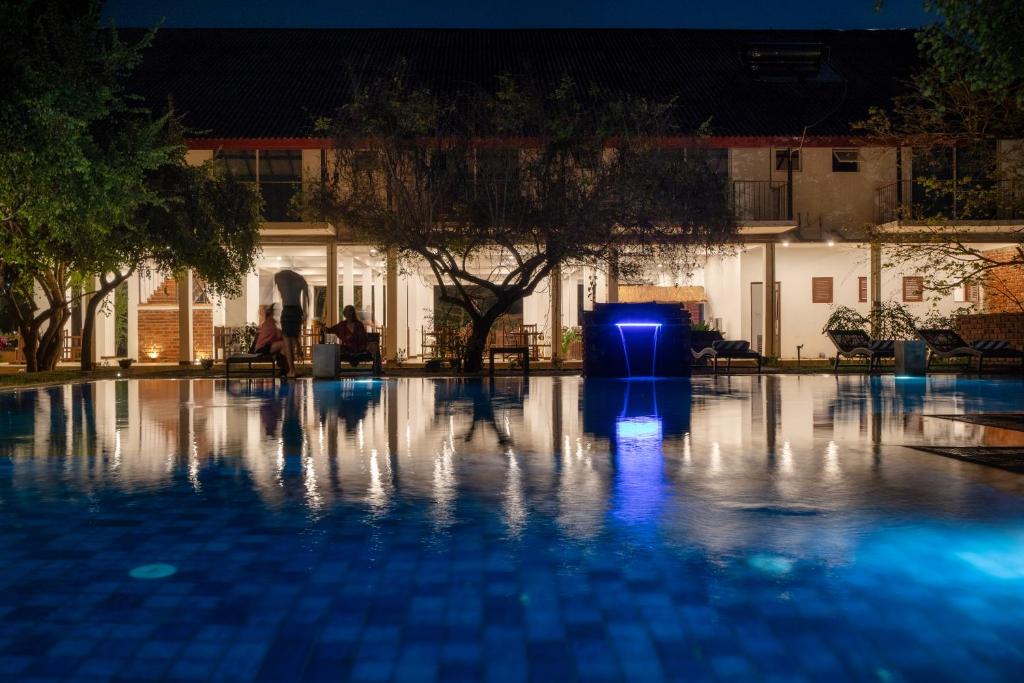 Bazén v ubytování Lario Resort Sigiriya nebo v jeho okolí