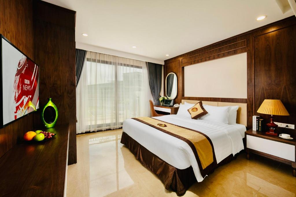 Postel nebo postele na pokoji v ubytování Marina Hotel Ha Noi