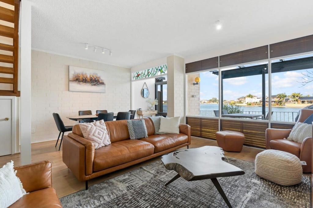 a living room with a couch and a table at Amazing Lakeside View Townhouse-Dream Staycation in Cheltenham
