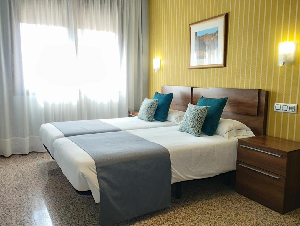 Posteľ alebo postele v izbe v ubytovaní Hotel Arcos Catedral
