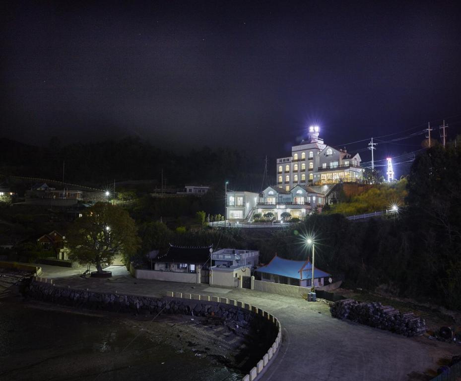 Fotografie z fotogalerie ubytování Goheung hayan noeul hotel v destinaci Goheung