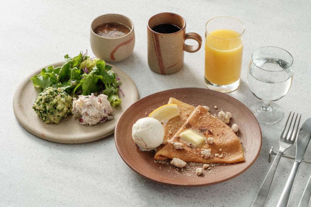 ホテルの敷地内または近くでの食事または食べ物