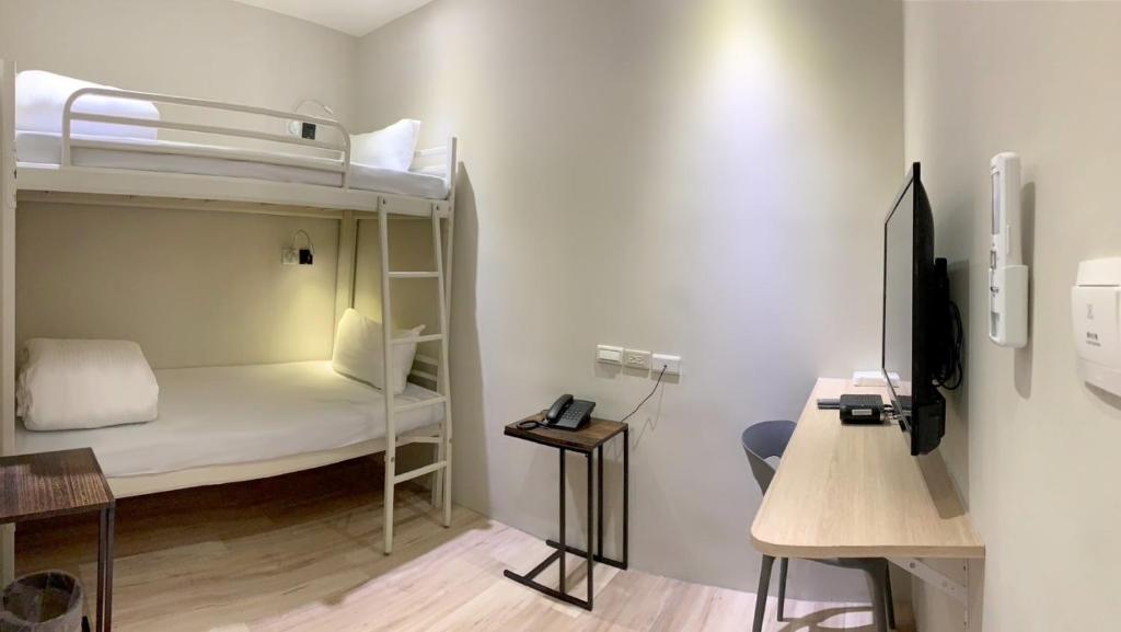 Postel nebo postele na pokoji v ubytování WE Hotel