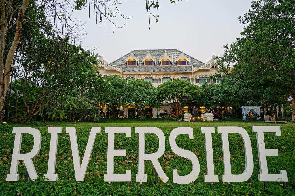 At Pingnakorn Riverside - Resim 28