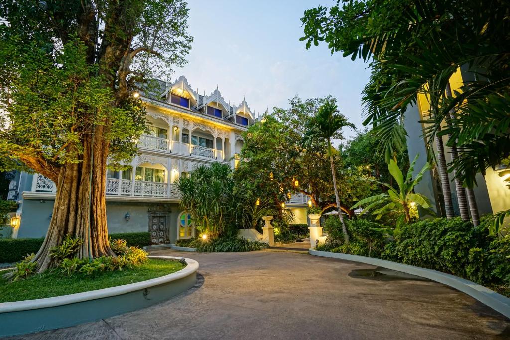 At Pingnakorn Riverside - Resim 18