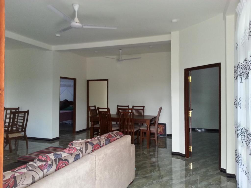 Coral Palm Villa and Apartment - 11