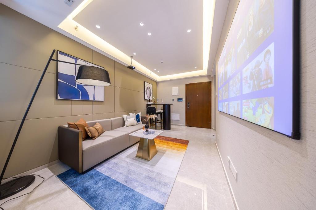 TV a/nebo společenská místnost v ubytování Excellence International Apartment - Convention & Exhibition Center