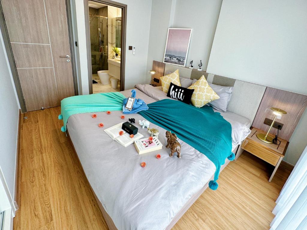 Cama o camas de una habitación en Astra Sky River Paronama Pool Luxury Changklan Chiang Mai