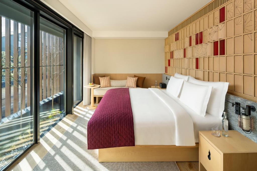 Postel nebo postele na pokoji v ubytování Six Senses Kyoto