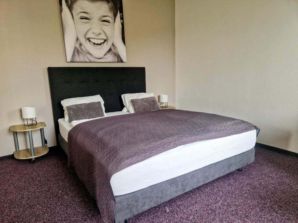 Postel nebo postele na pokoji v ubytování Family hotel Maxim
