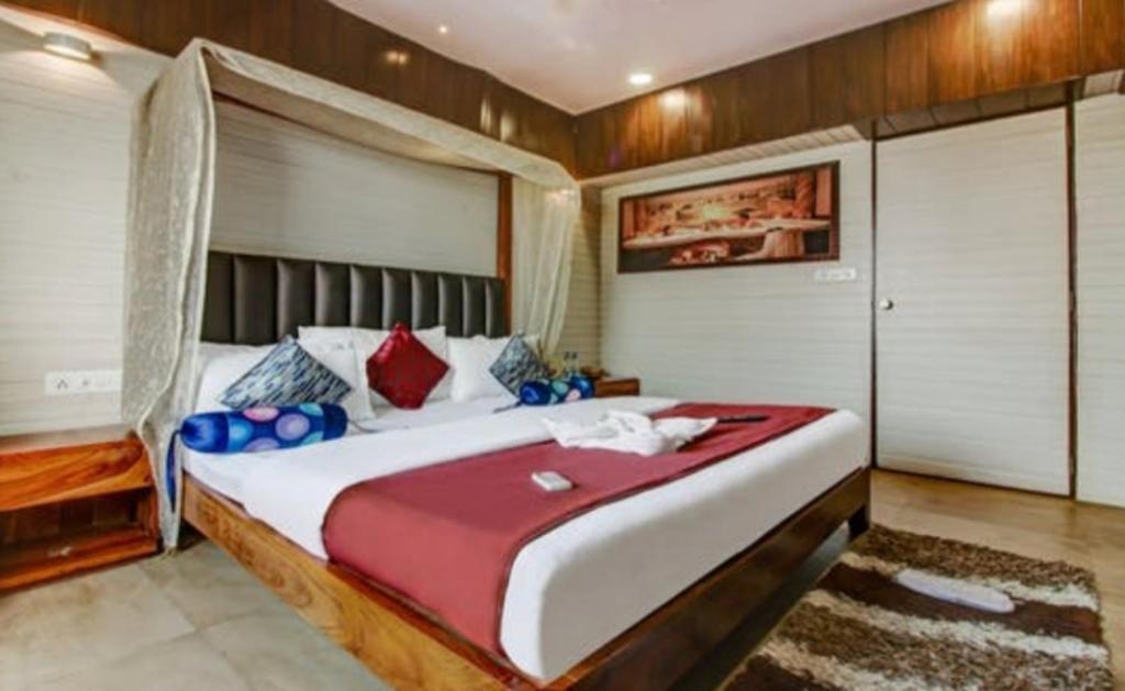 Postel nebo postele na pokoji v ubytování Hotel Shree Daan